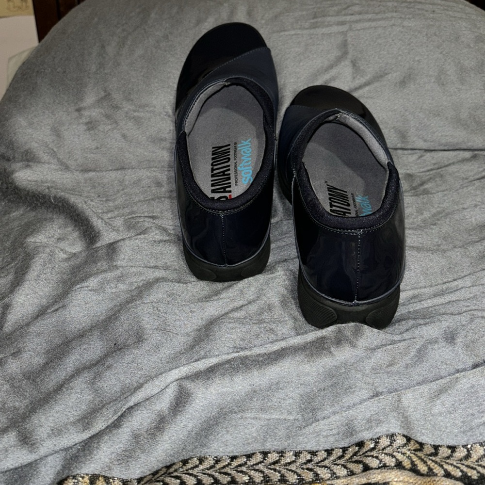 Walking Shoes - image 5